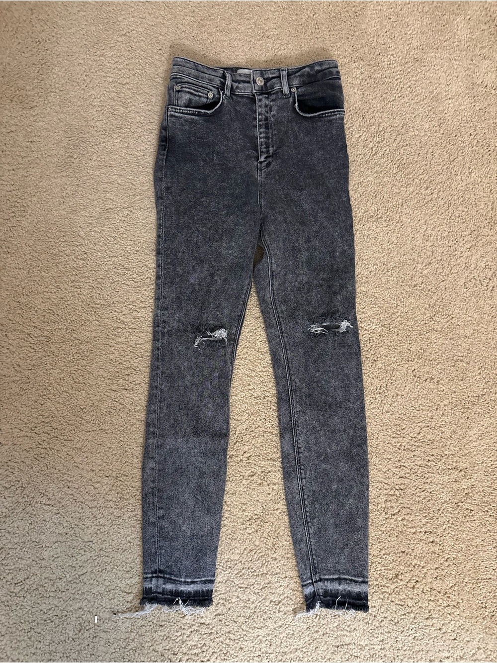 High-Waist Black Acid-Wash Skinny Jeans with Knee Distress. Zara jeans